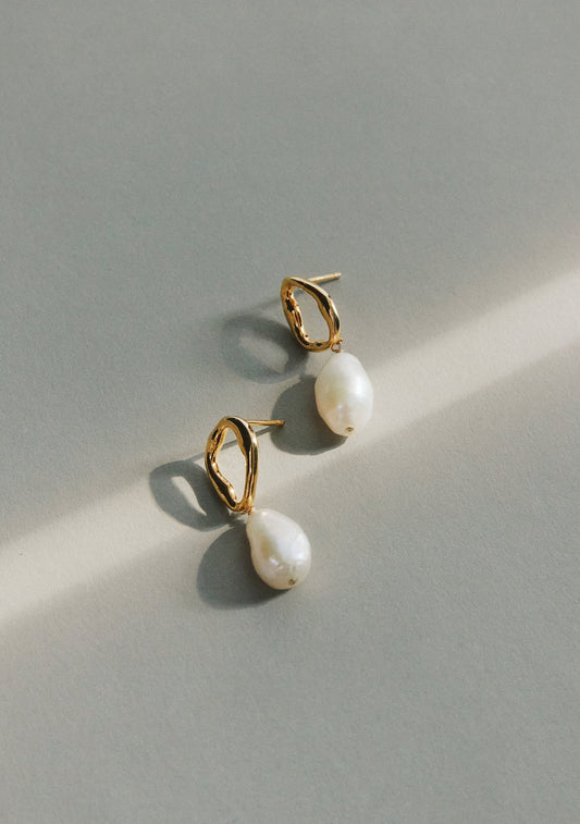 Cielo Pearl Drop Earrings - Gold