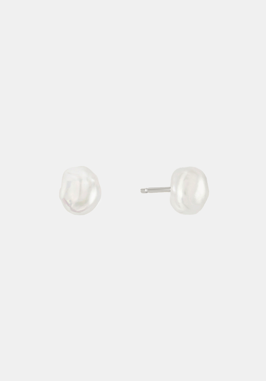 Mara Keshi Pearl Studs - Silver