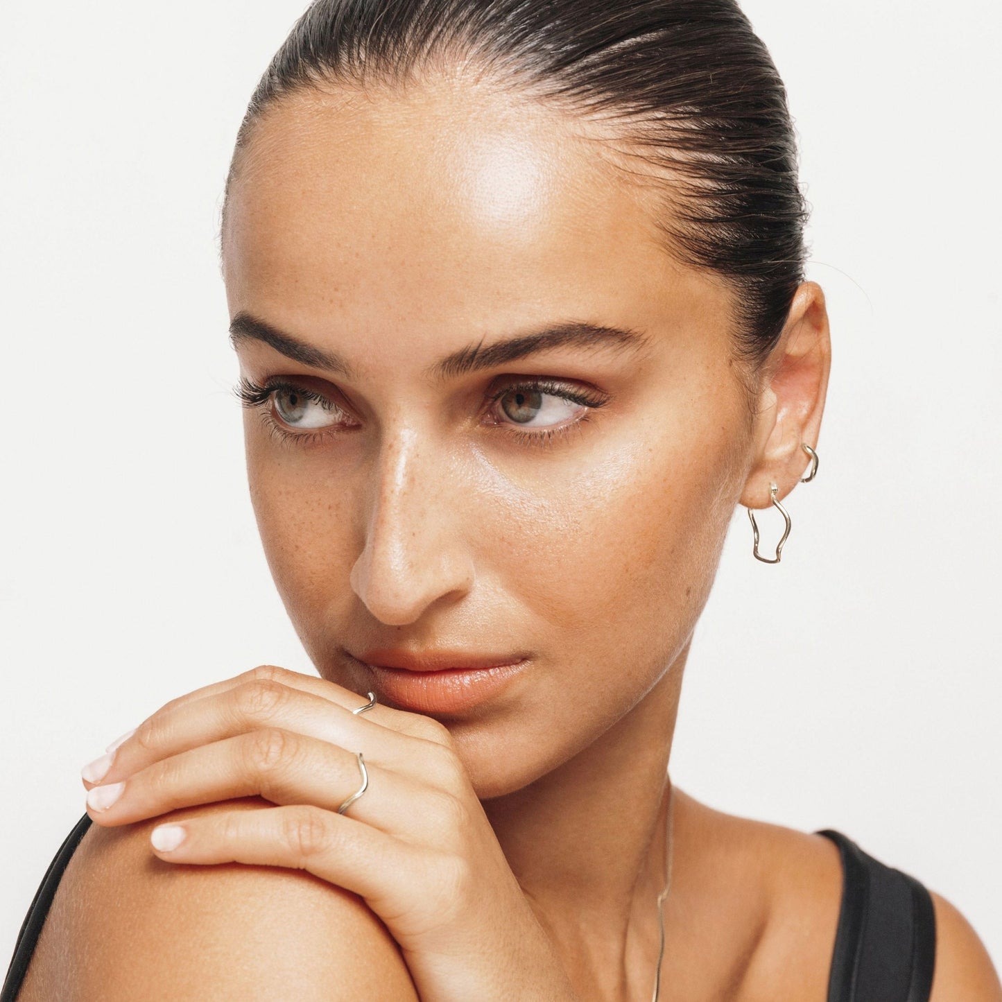 Vera Wave Huggie - Single - Silver