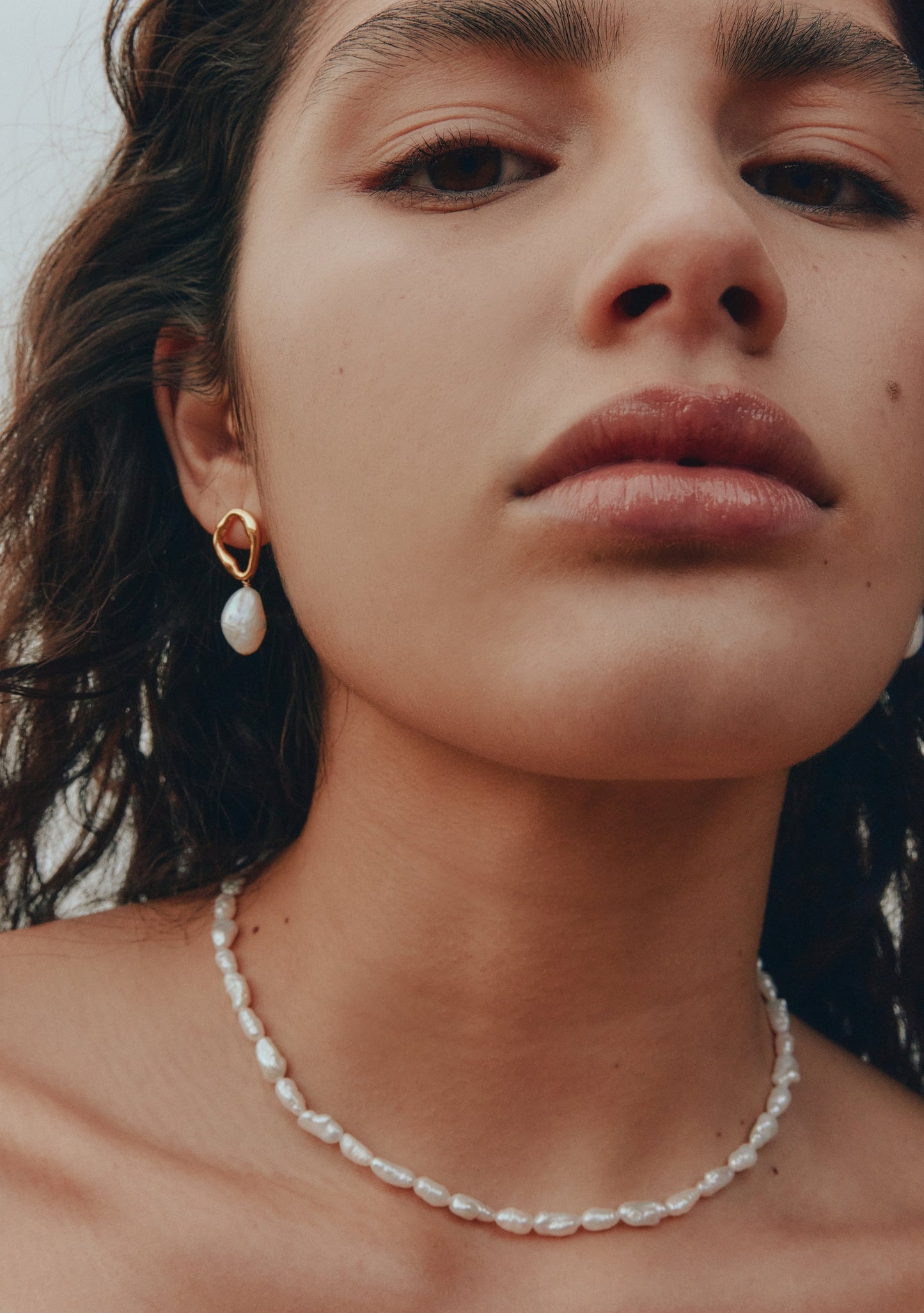 Cielo Pearl Drop Earrings - Gold