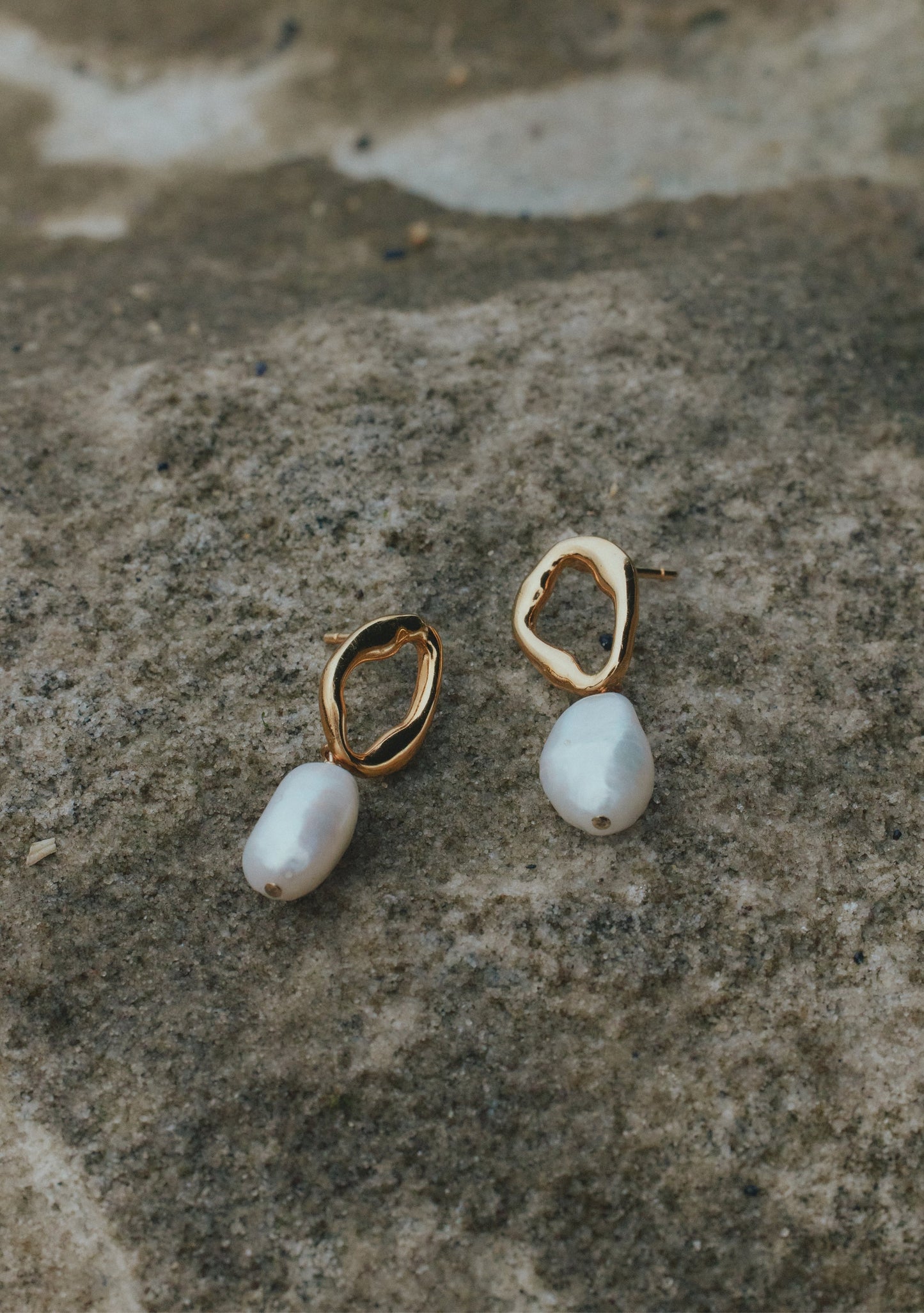 Cielo Pearl Drop Earrings - Gold