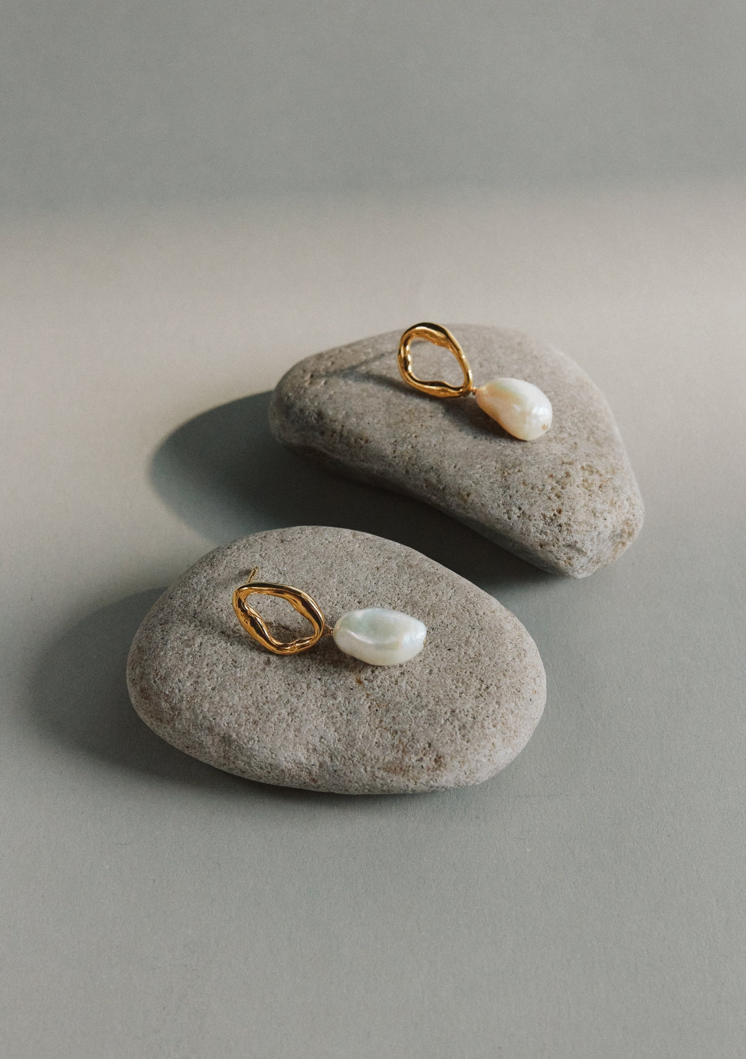 Cielo Pearl Drop Earrings - Gold