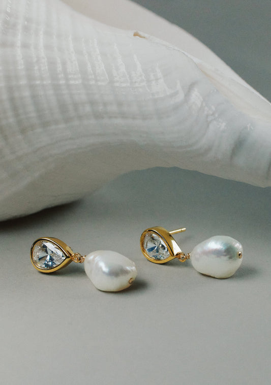 Eros Pear & Pearl Earrings - Gold