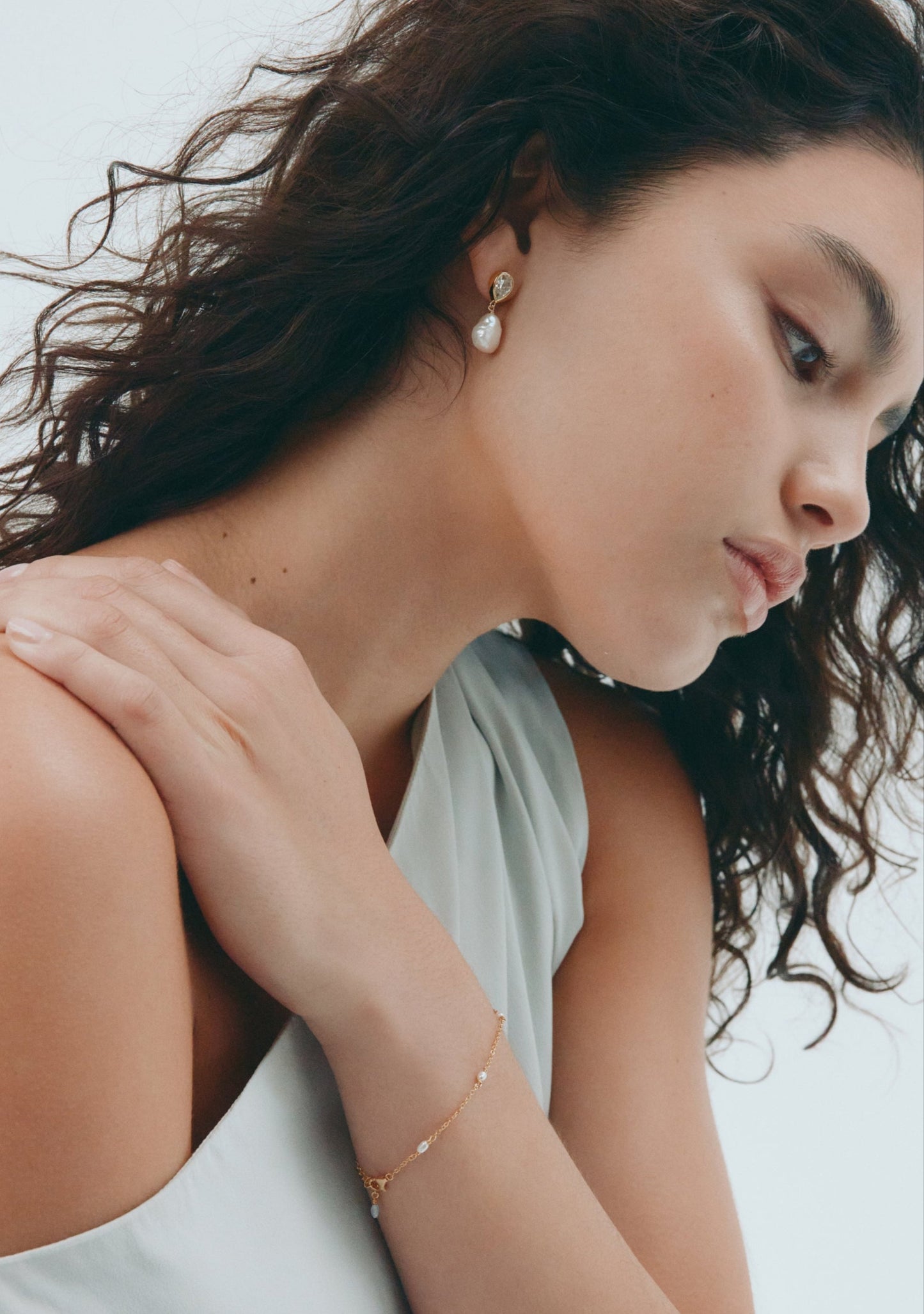 Eros Pear & Pearl Earrings - Gold