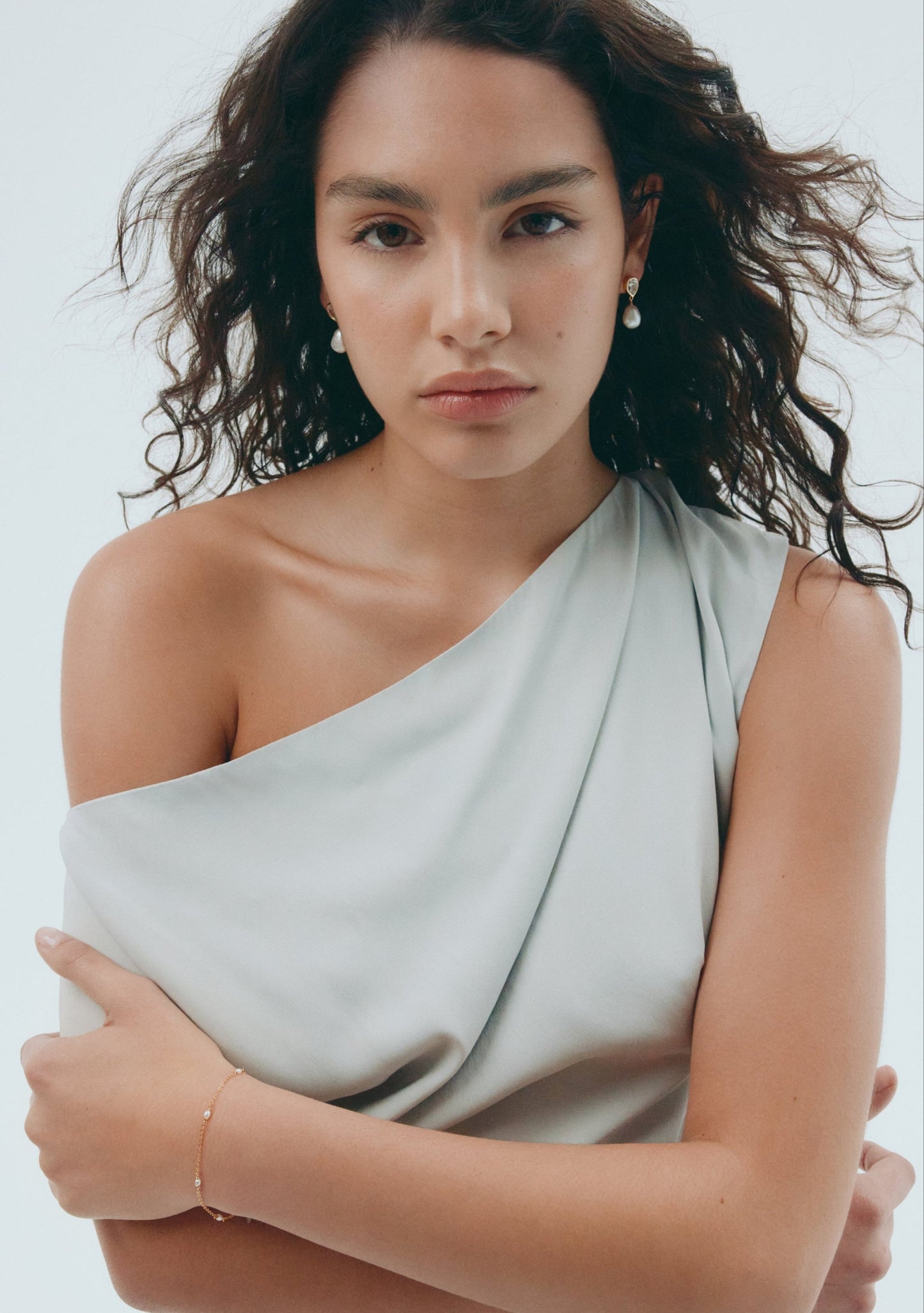 Eros Pear & Pearl Earrings - Gold