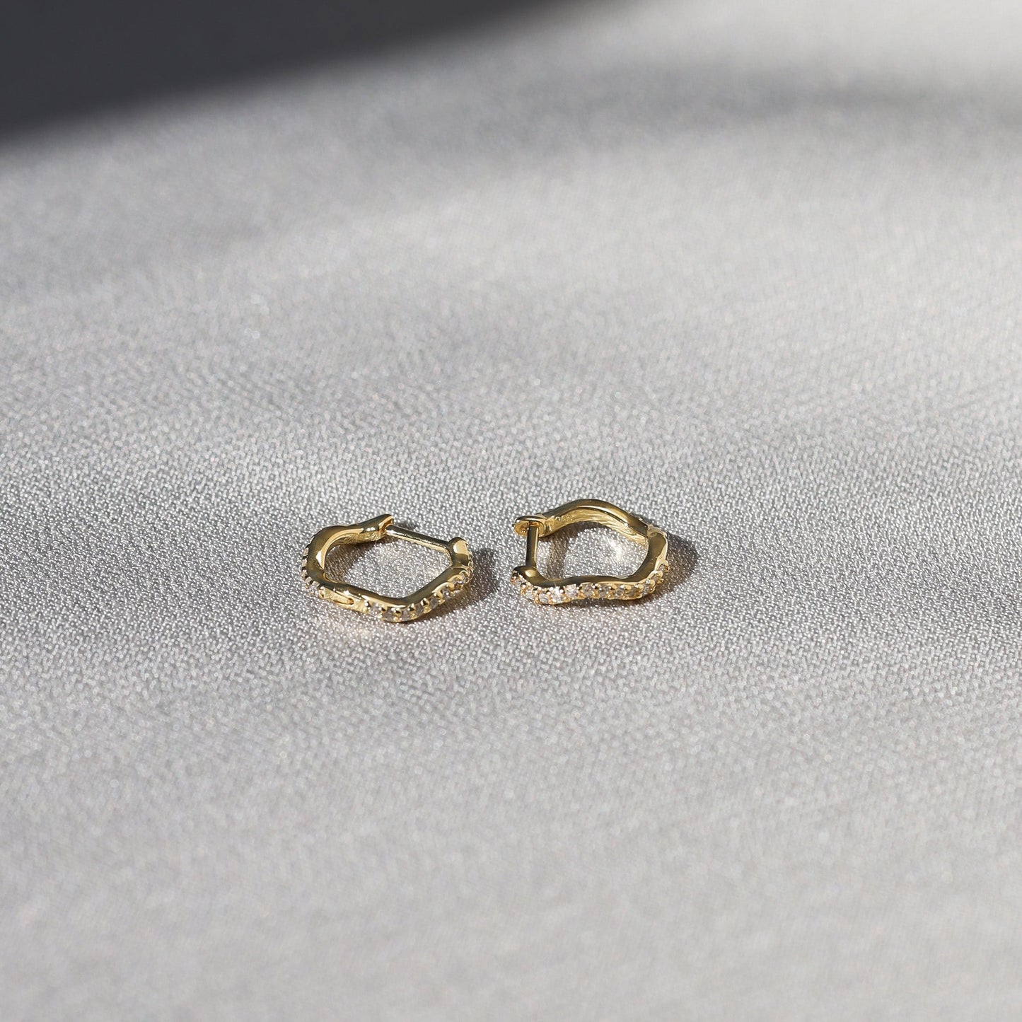 Luna Wave Huggies - Gold