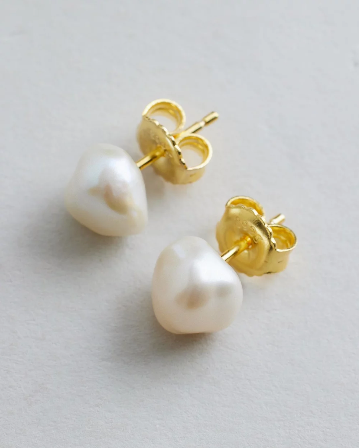 Mara Keshi Pearl Studs - Gold