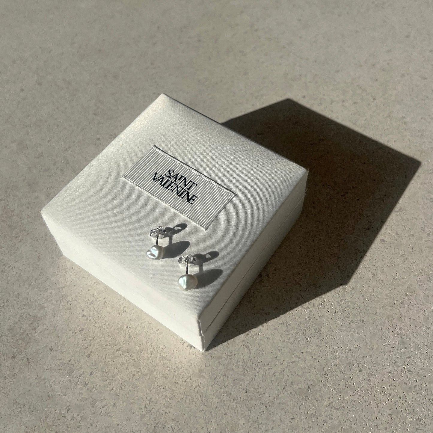 Mara Keshi Pearl Studs - Silver