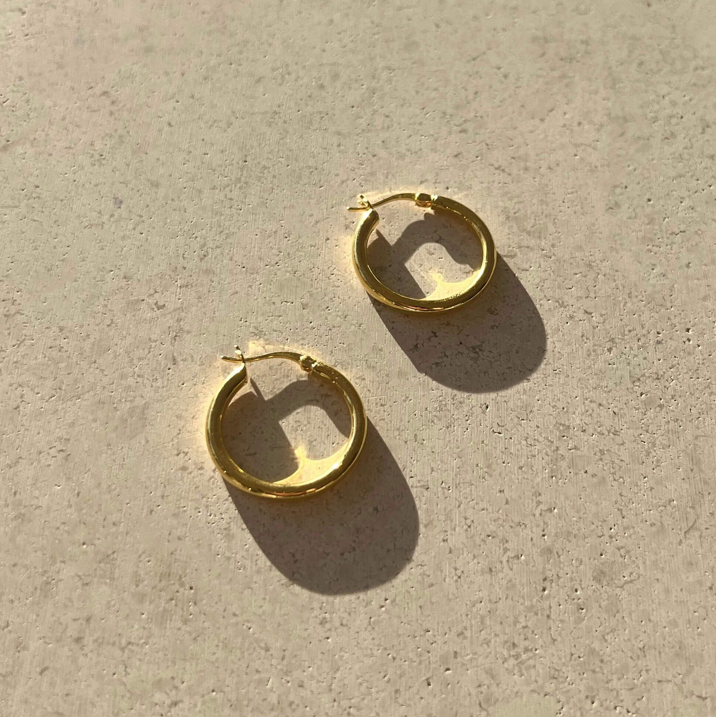 Classic Hoops Medium - Gold