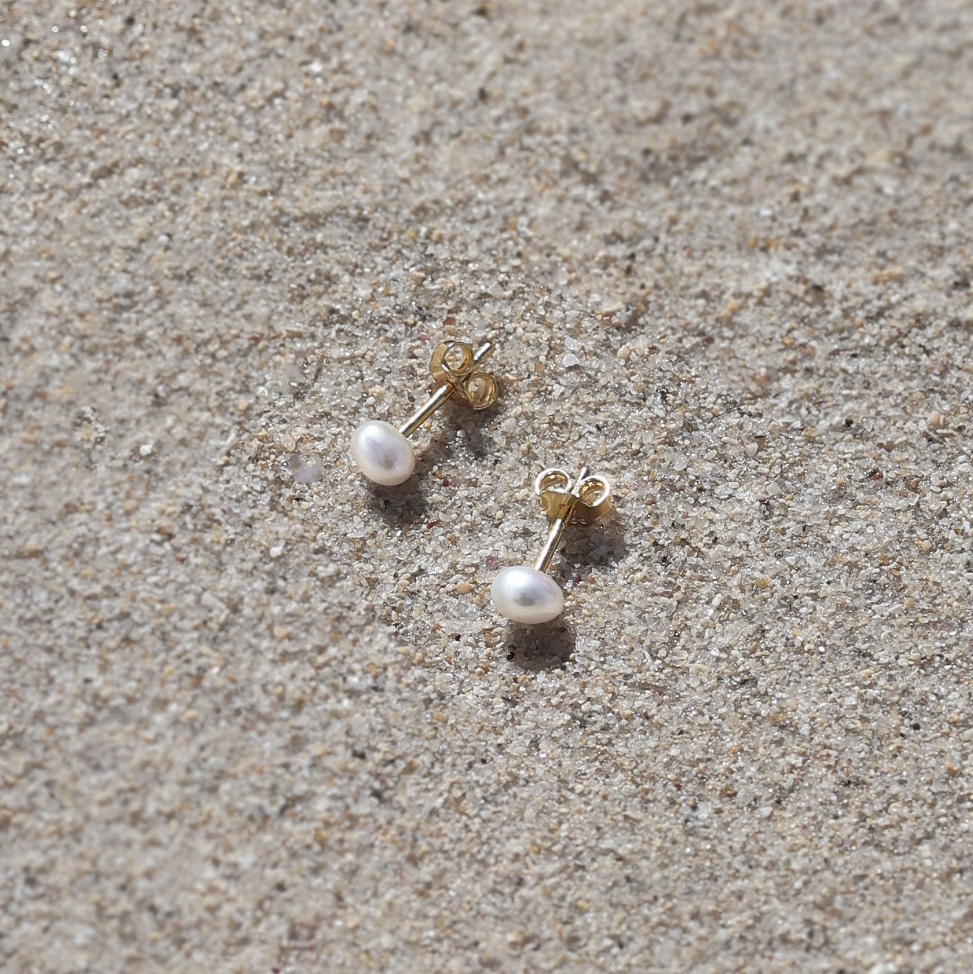 Mini Pearl Studs - Gold