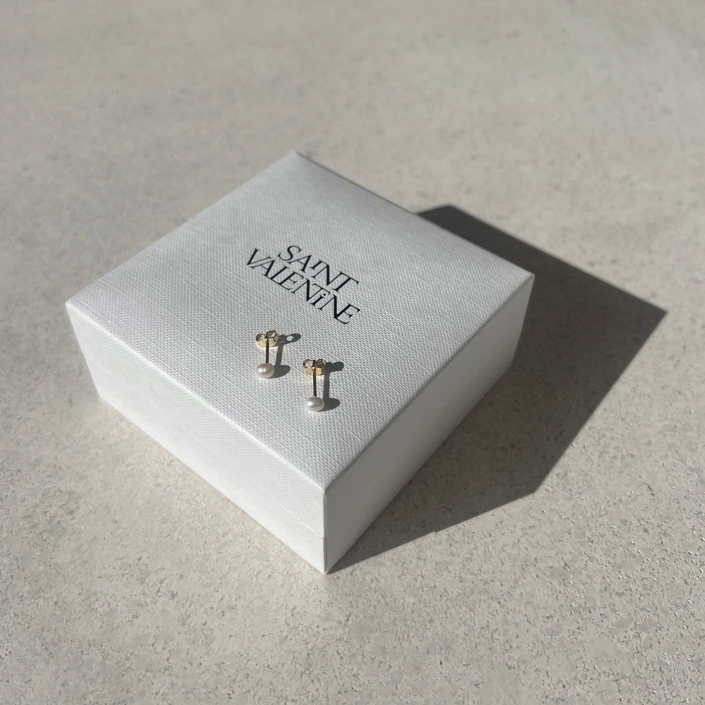 Mini Pearl Studs - Gold