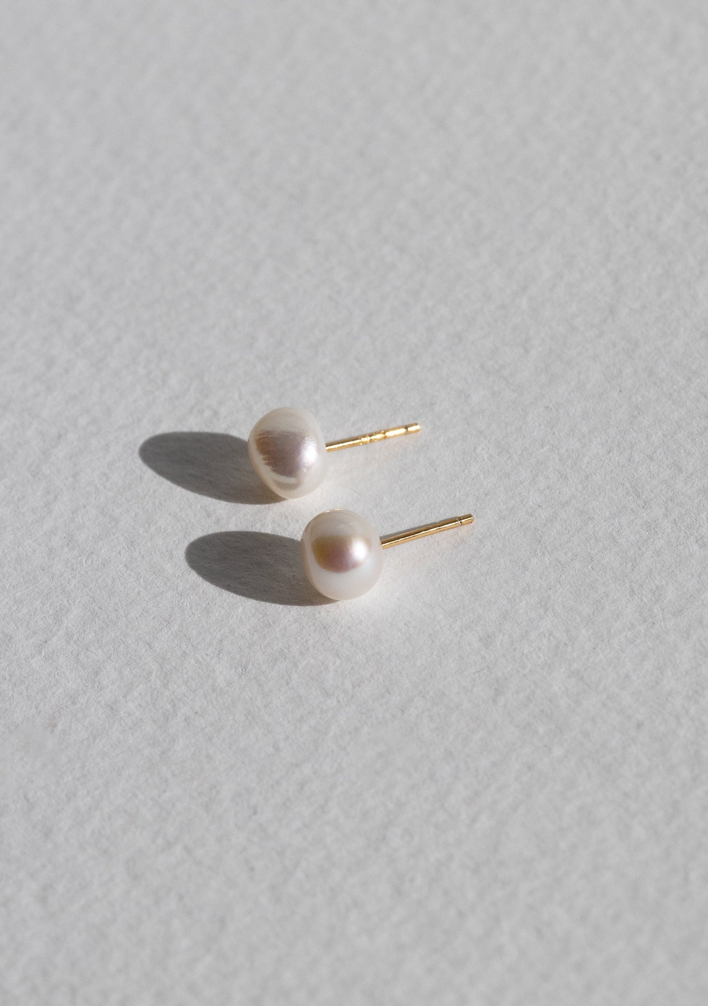 Mara Keshi Pearl Studs - Gold