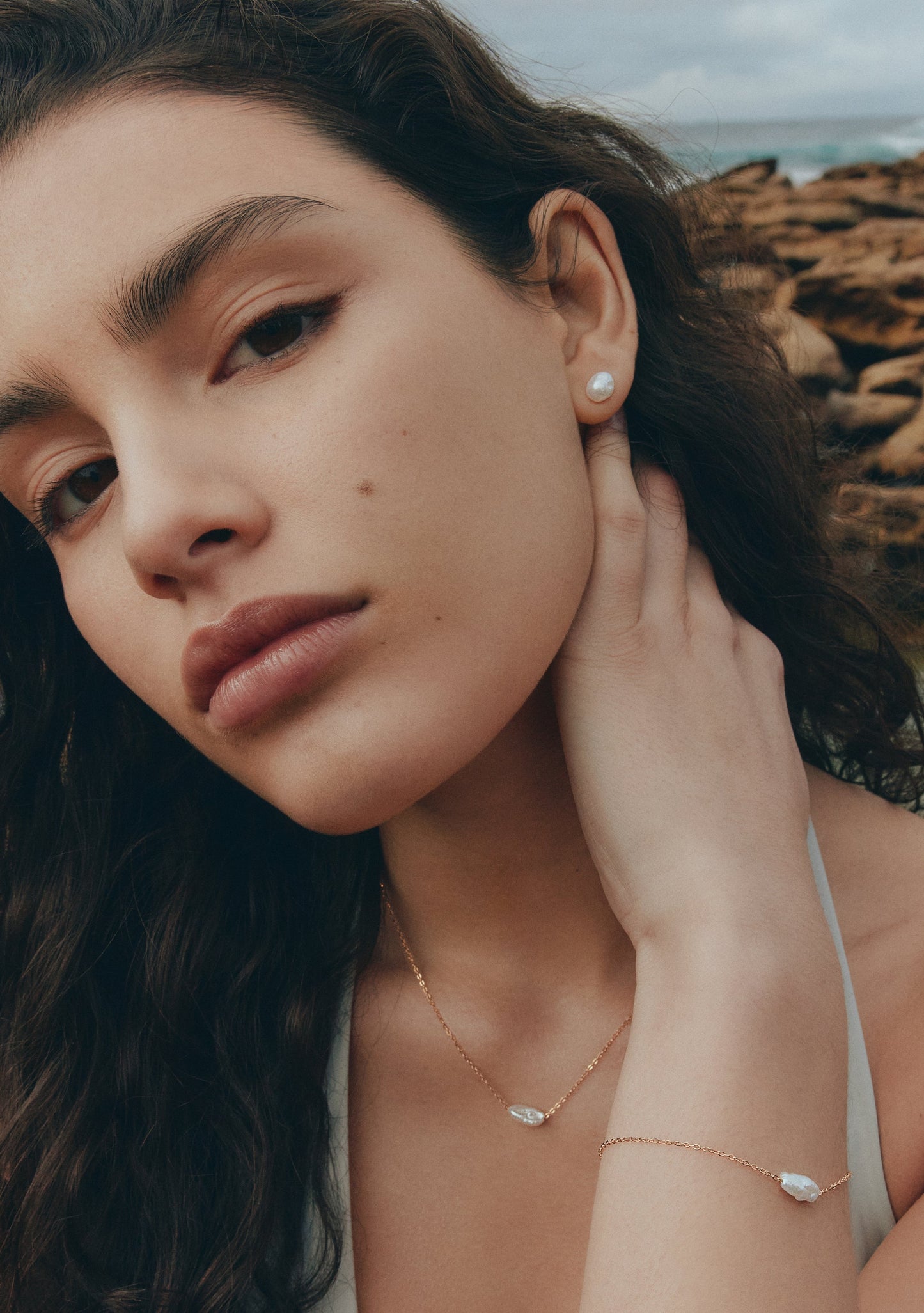 Mara Keshi Pearl Studs - Gold