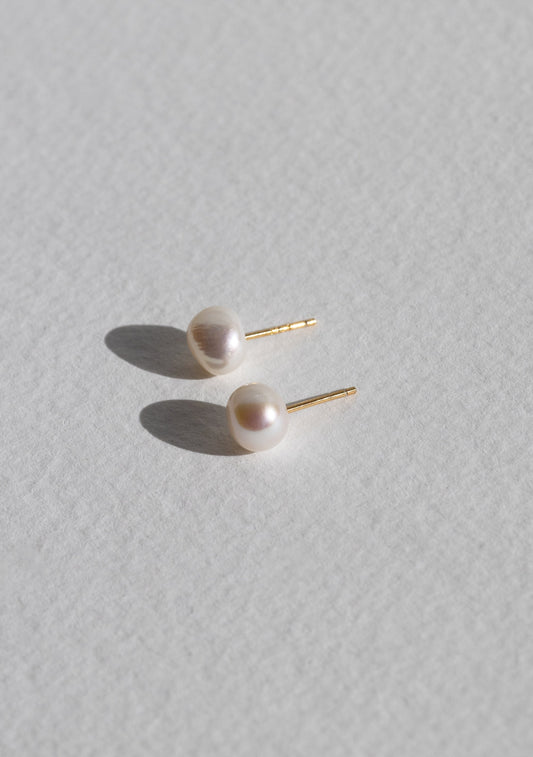 Mara Keshi Pearl Studs - Gold