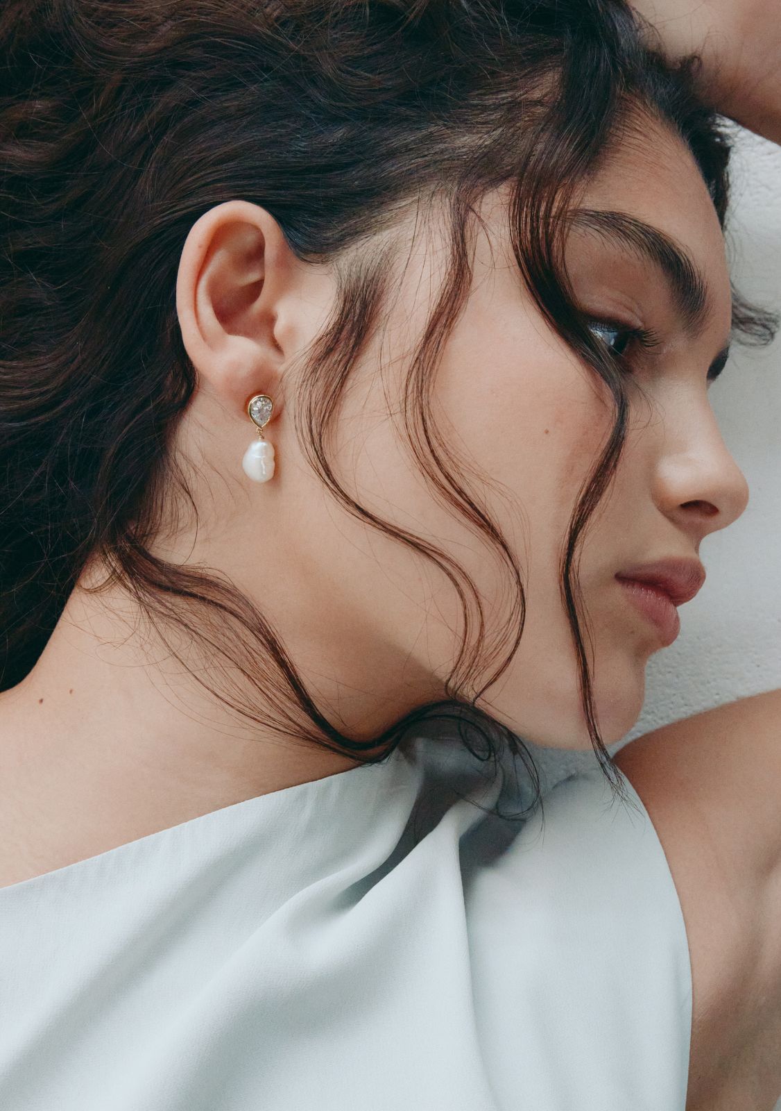 Eros Pear & Pearl Earrings - Gold