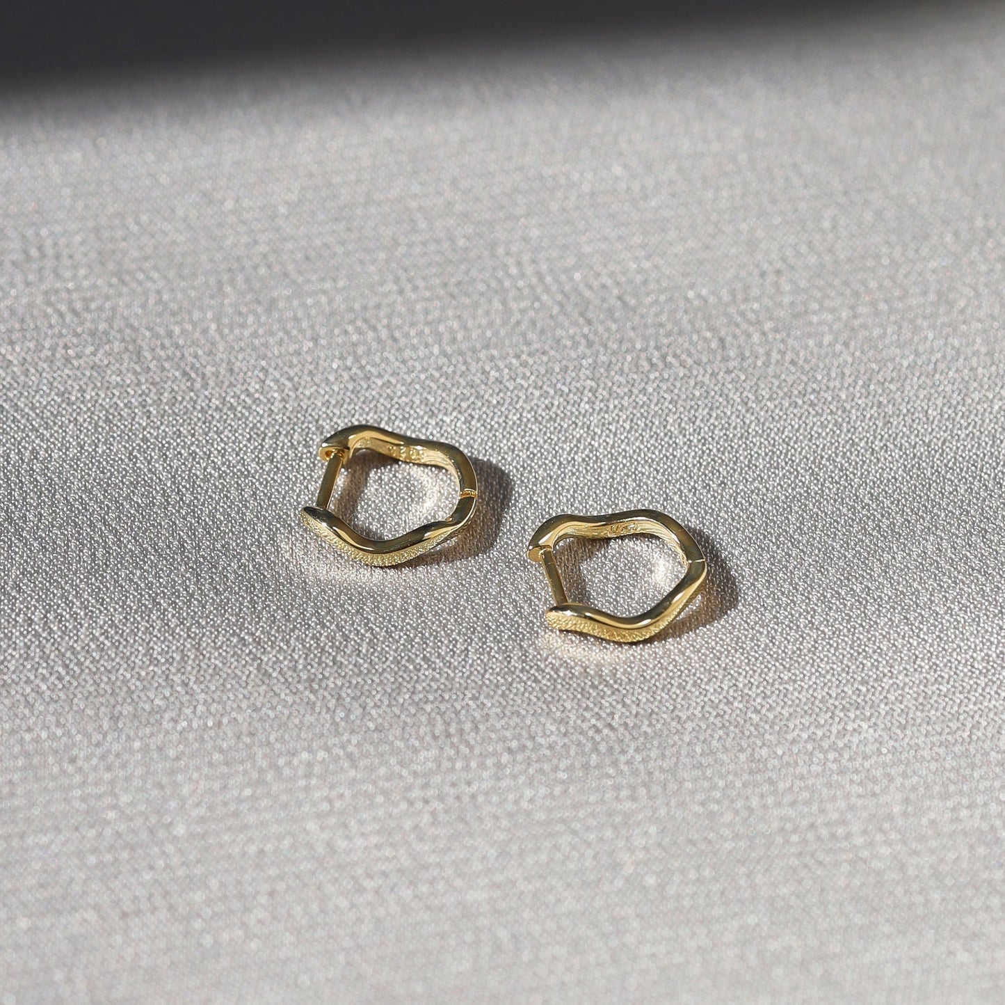 Vera Wave Huggies - Gold